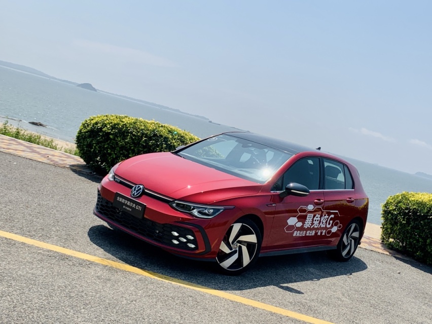 赛道体验第八代高尔夫GTI：快得有血有肉有灵魂