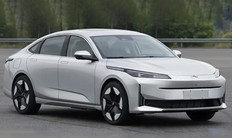 定位数智进化新汽车！长安启源品牌正式发布，A07年内上市