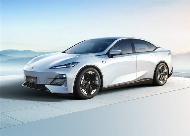长安深蓝SL03对标Model 3，是不是用力过猛？