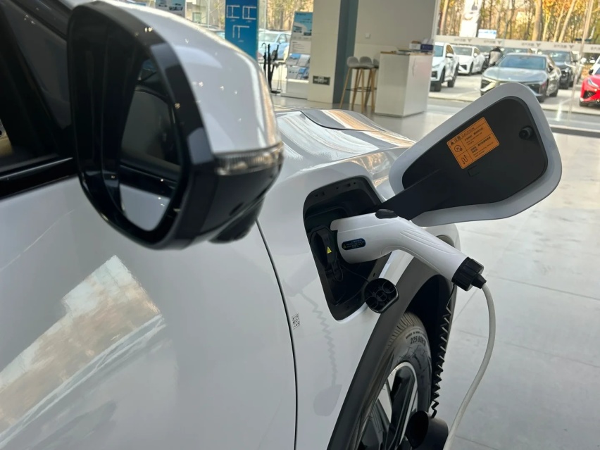 10万级纯电SUV，轴距2700mm，续航501km，哪吒X值得买吗？