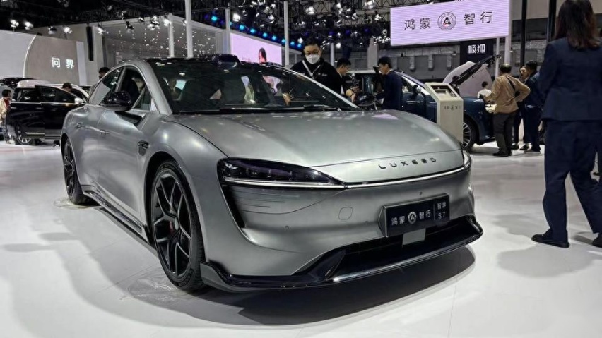 没造过车就别吹底盘，新款智界S7，该感谢奇瑞不是华为？