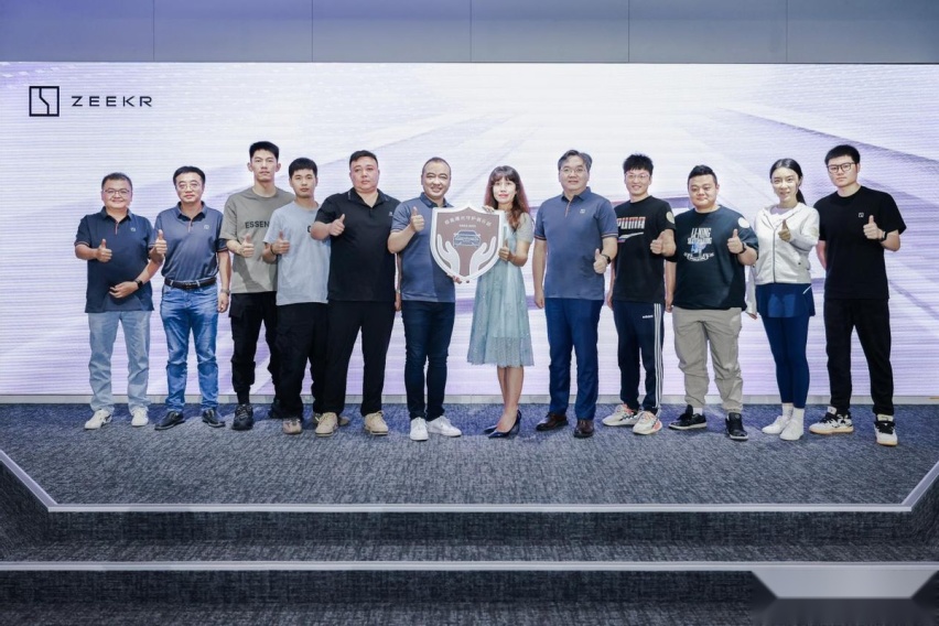 新能源汽车市场乱象丛生，极氪如何独树一帜做到15万辆零自燃？