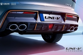 长安UNI-V全球首发亮相，搭载同级唯一电动升降尾翼