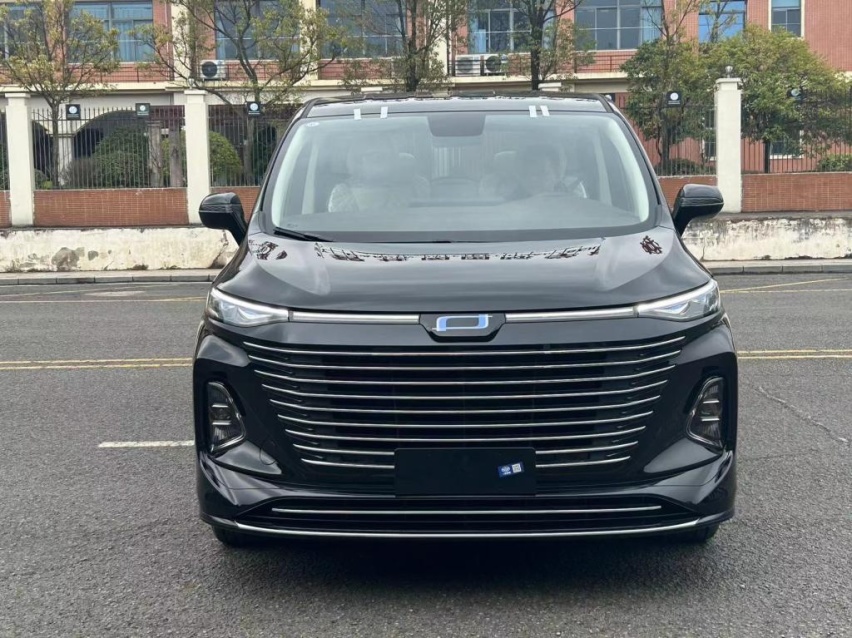 平价版红旗H9？奔腾M9实车亮相 定位中大型MPV