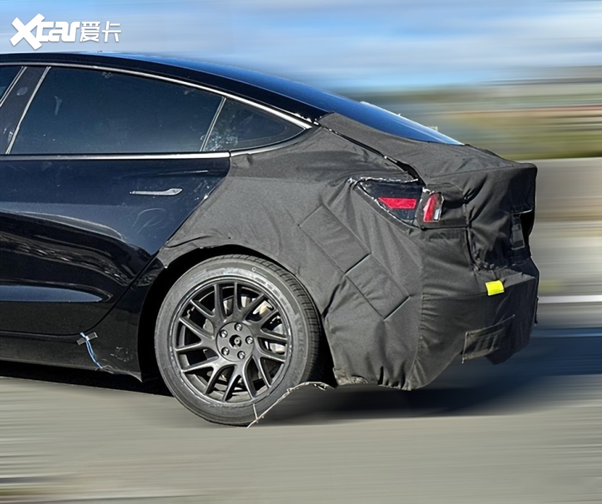新款Model 3曝光？家族跑车同款前脸 还等啥Model Q！