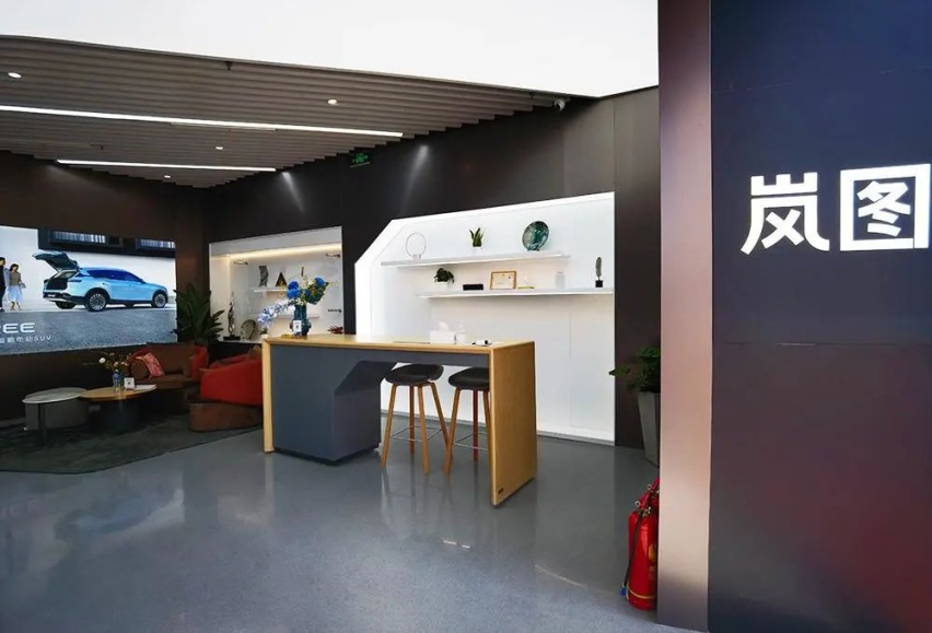 价高者得，新旧势力重金疯抢魔都地标商圈