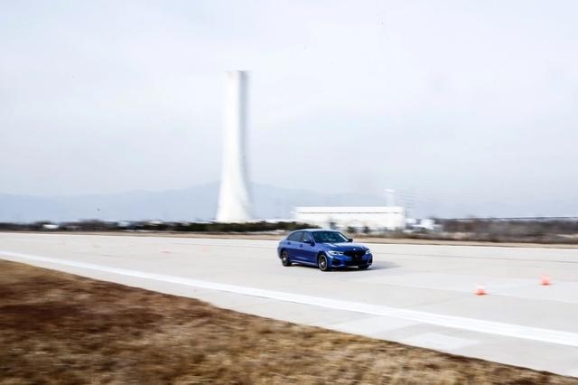 沃尔沃全新S60专业测试横评-18米绕桩/110米紧急变线