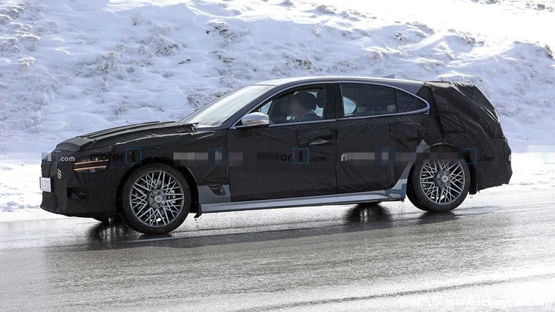 genesis-g70-wagon-new-spy-photo-side.jpg