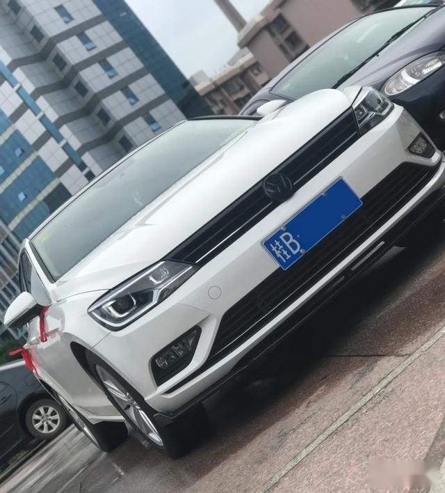 “奢适宽体轿跑”大众凌渡，自带宽体效果简直是姿态神器