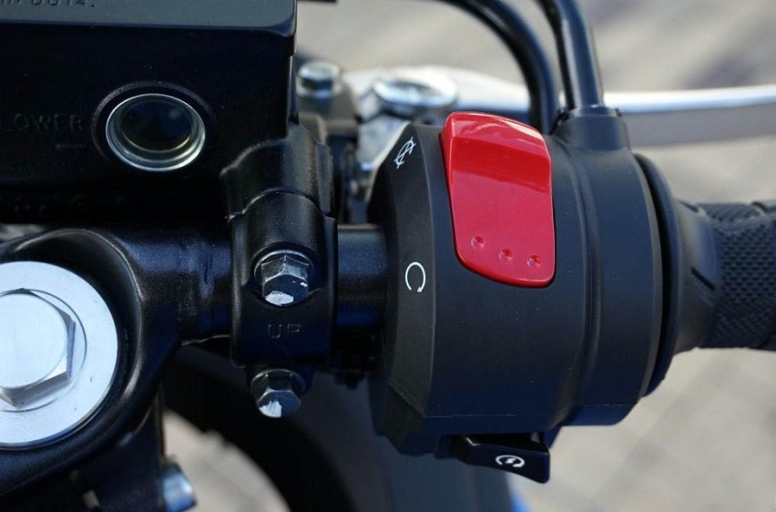 国内最畅销的250“跑车” 铃木GSX-250R实拍解析