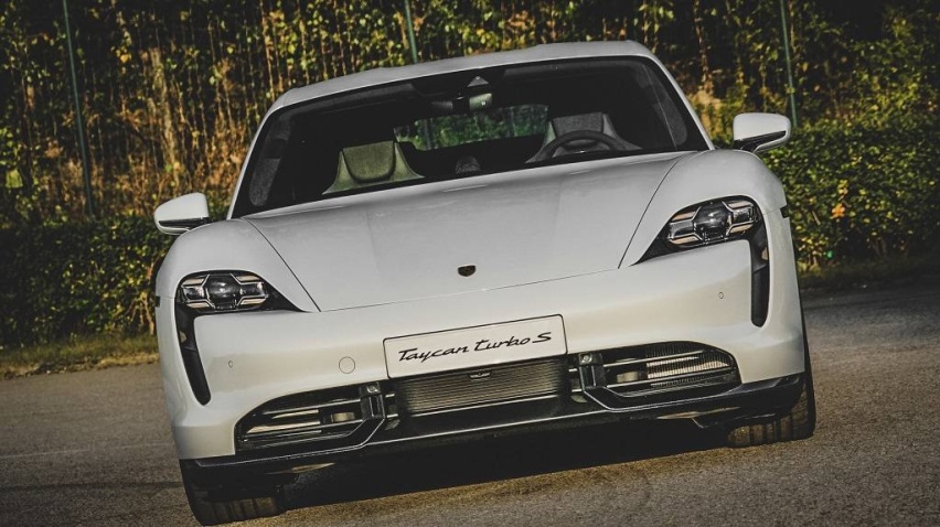 实拍！保时捷Taycan Turbo S，将科技武装到牙齿！