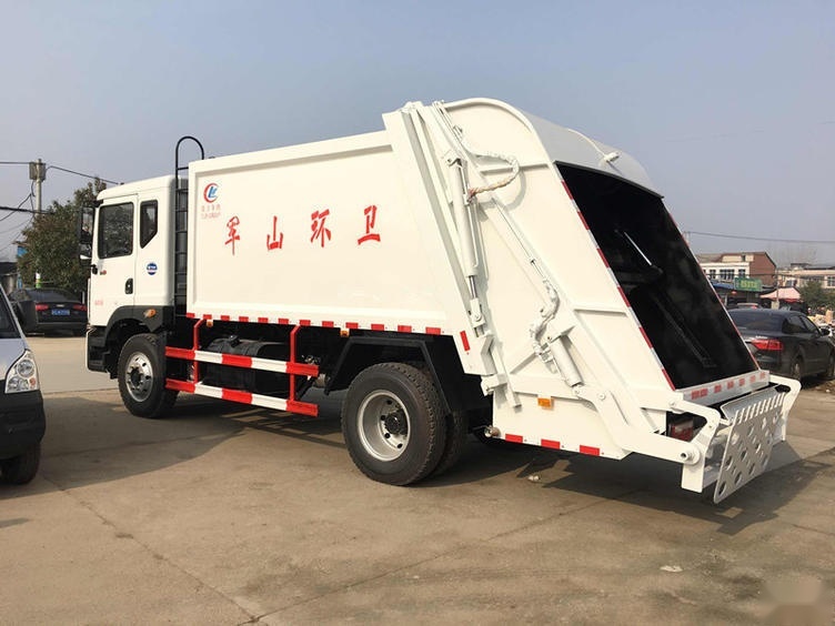 D9压缩垃圾车10~15方