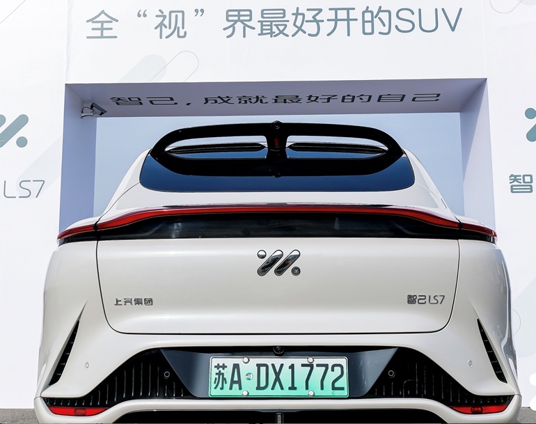 智己LS7颠覆豪华自有一套，超强驾控兼具性能与舒适