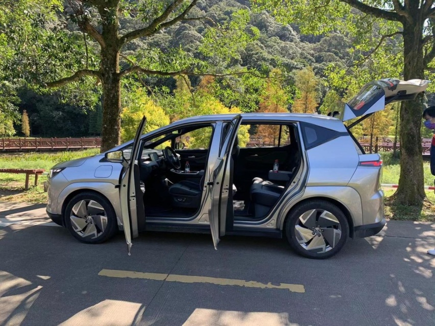 一台专为Z世代打造的优秀纯电车，应该具备哪些属性？