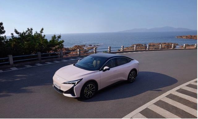 极狐阿尔法S5全新车型限时12.88万起售