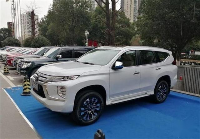 新款三菱帕杰罗劲畅搭载V6发动机，新车亮相广受网友热议