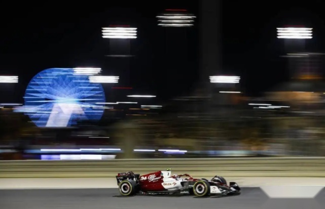 创造历史，中国首位F1车手周冠宇正赛首秀，拿下历史第一分