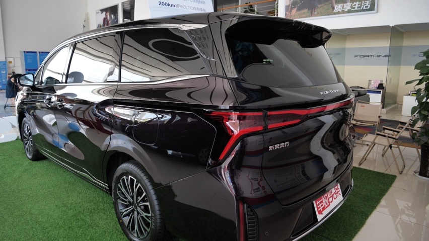 实力超卷！续航超千公里中大型插混MPV，东风风行星海V9怎么样？