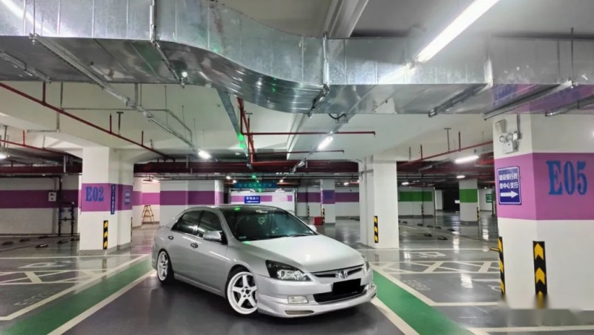 退伍后购入本田7.5代雅阁玩改装，慢慢将它打造成理想的状态