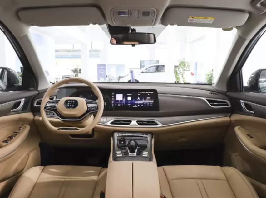 赛力斯新车加入价格战，不到10万买插混SUV，续航1千3km，带7座