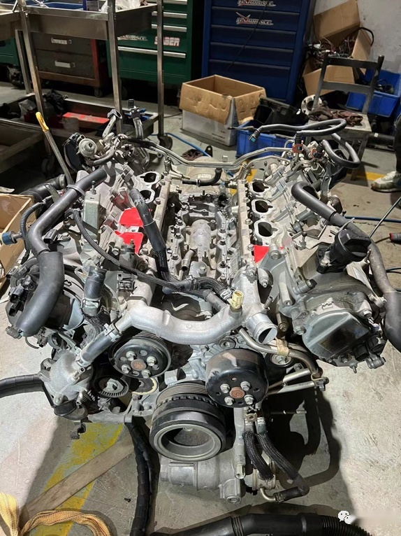 移植了5.0 V8机器的雷克萨斯IS300，这是给宝宝的见面礼？