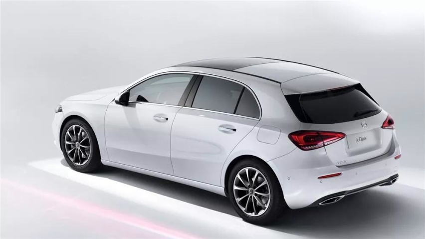 奔驰全新A级两厢上市，别把隔壁的新款AMG E63 S给忘了