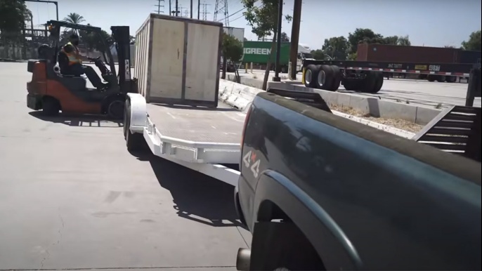 老外花4万买国产车 等了8个月提车却破口大骂！国人：丢人丢到国外了