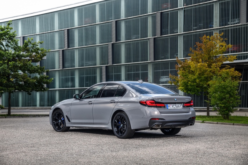 综合输出394 hp 宝马545e xDrive混动发布