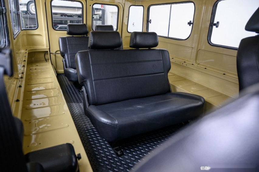 1980-toyota-land-cruiser-hj45-packs-modern-features-costs-more-than-a-lexus_8.jpg