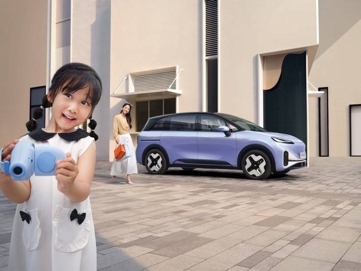 地表最强遛娃神车！极狐汽车考拉正式上市，13.18万元起售