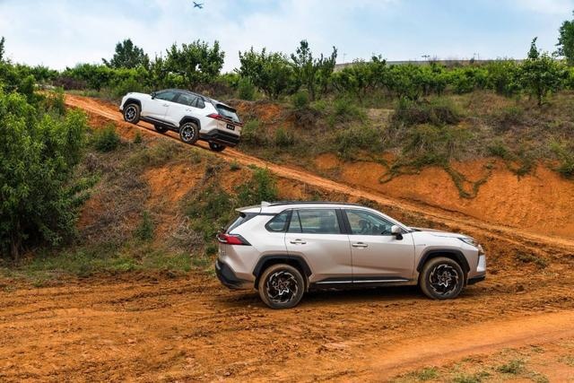 过弯从不飘的SUV，重近1.6吨三套四驱，全系自动挡
