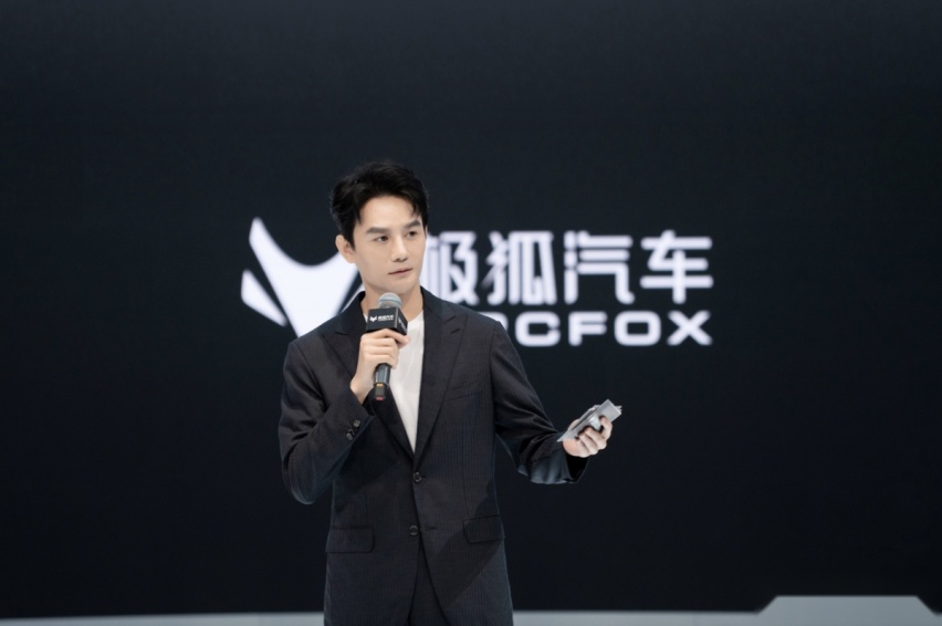 三款新车联袂亮相上海车展！极狐汽车坚守初心秀实力