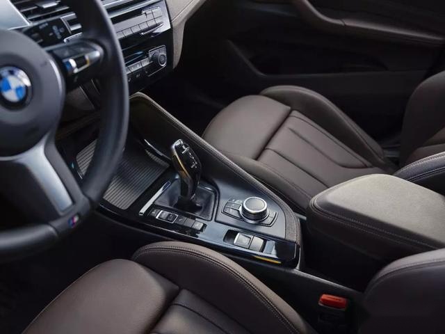全身上下LOGO最多的宝马到底有什么不同？试驾创新BMW X2