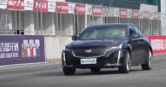 决战鄂尔多斯，凯迪拉克CT5尊贵型VS宝马325Li M运动曜夜套装