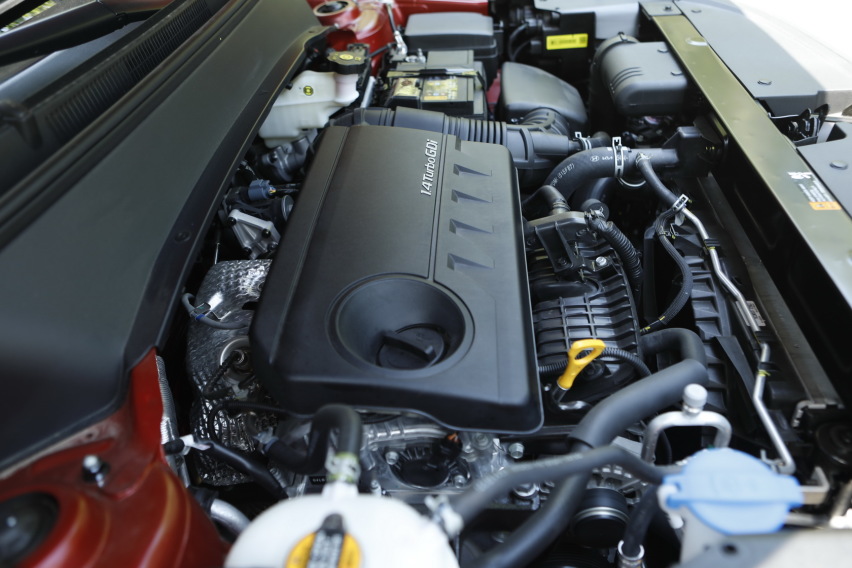 10万元起，年轻人的第一辆家用SUV？驾驶起亚2023款赛图斯1.4T