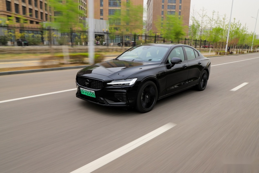 优雅的全能型选手，试驾沃尔沃S60 T8极夜黑版