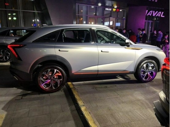 新科技旗舰SUV，哈弗神兽来袭！