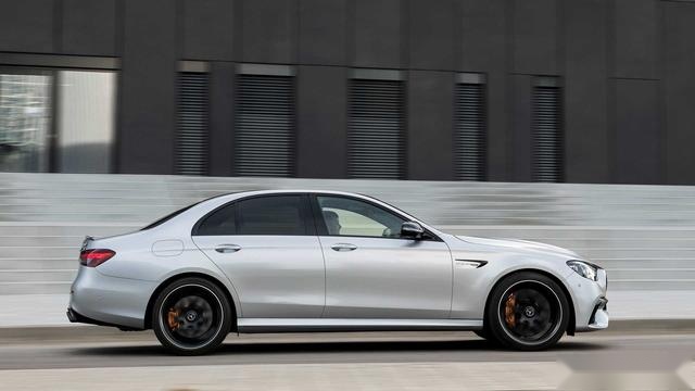 四门V8大对决 你选宝马M5还是奔驰AMG E63