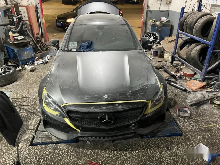 赶在过年前换奔驰C Coupe，加班加点割完宽体快乐过新年