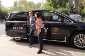 彰显高端品牌魅力 岚图汽车实力护航2023中国企业家太阳岛年会