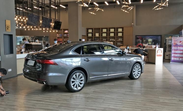 又一国产B级车焕发新春，长超5米，2.0T+爱信8AT