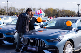 “六边形战士”吉利银河星耀6正式交付，2L油耗驶入美好！