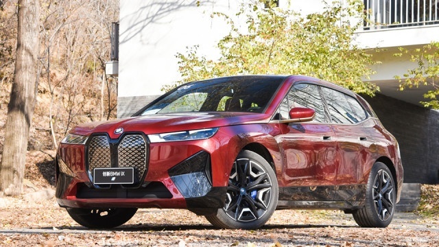 一百多万买奔驰EQS SUV，大型SUV可选7座还能越野，值不值？