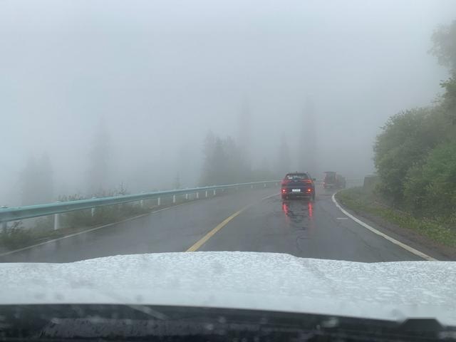 独库公路：十里不同路，一步一换天