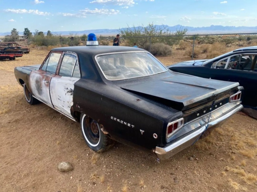 开云电竞官网大荧幕中的明星汽车如今惨遭遗弃1968年道奇Coronet警车(图2)