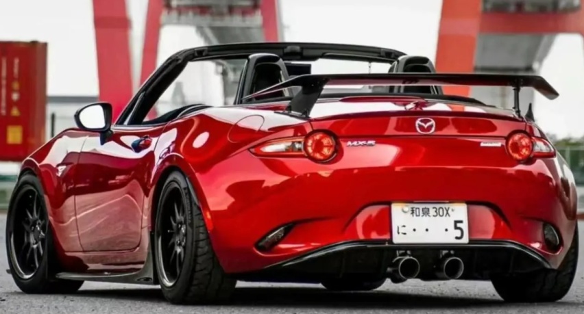 全球畅销的小跑车马自达MX-5，现降价10多万，是时候实现梦想了