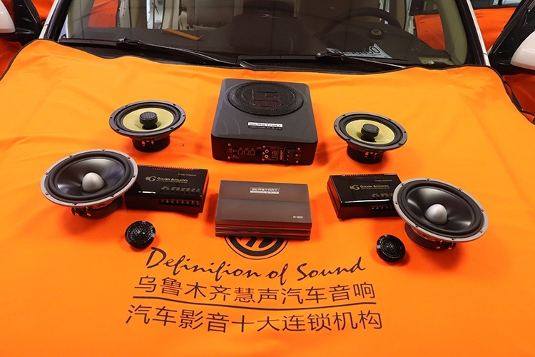 黄金声学套装喇叭+古桐超低音，乌鲁木齐酷路泽汽车音响隔音改装