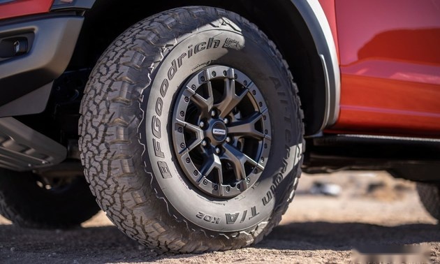 新款福特F-150猛禽上市，起售价折合人民币约41.5万元