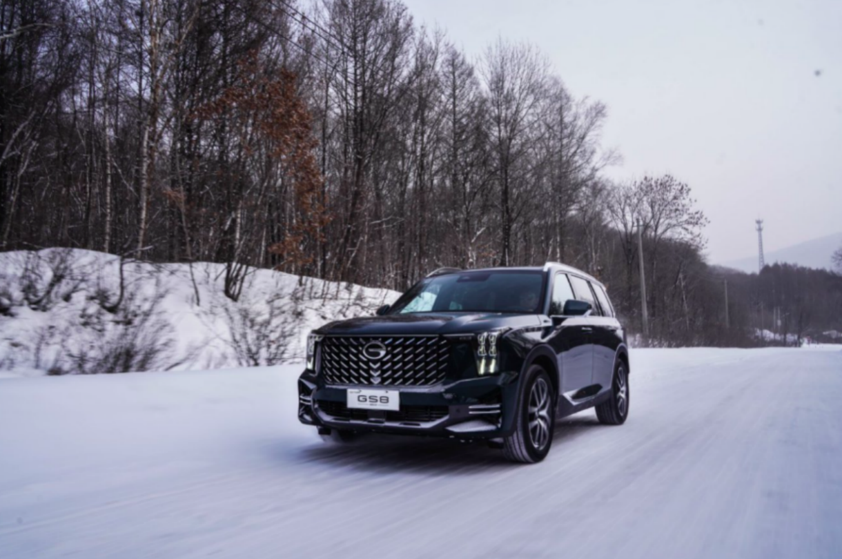 �Ñ����е�����֮�x���V������GS8���¶��x�д���SUV