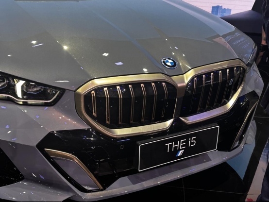 广州车展实拍全新一代BMW 5系，提供三种动力形式，i5是亮点
